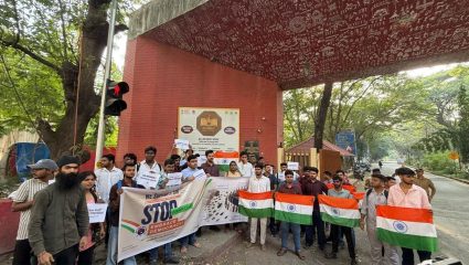 ABVP Campaign: मुंबई विद्यापीठात ABVP चे ‘अराजकता रोको – लोकतंत्र बचाओ’ अभियान; विद्यार्थ्यांचा उस्फूर्त प्रतिसाद