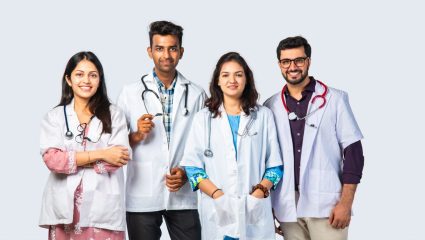 MBBS Doctor ऑपरेशन करू शकतात की फक्त प्राथमिक उपचार? जाणून घ्या कामाबद्दल आणि पगाराबद्दल!