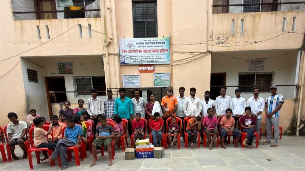 Gadhinglaj Social Update: चैतन्य अपंगमती विकास विद्यालयात भावनिक सोहळा; अनुप कोरवी यांच्या स्मृतीस कोरवी व मित्रपरिवाराकडून अभिवाद