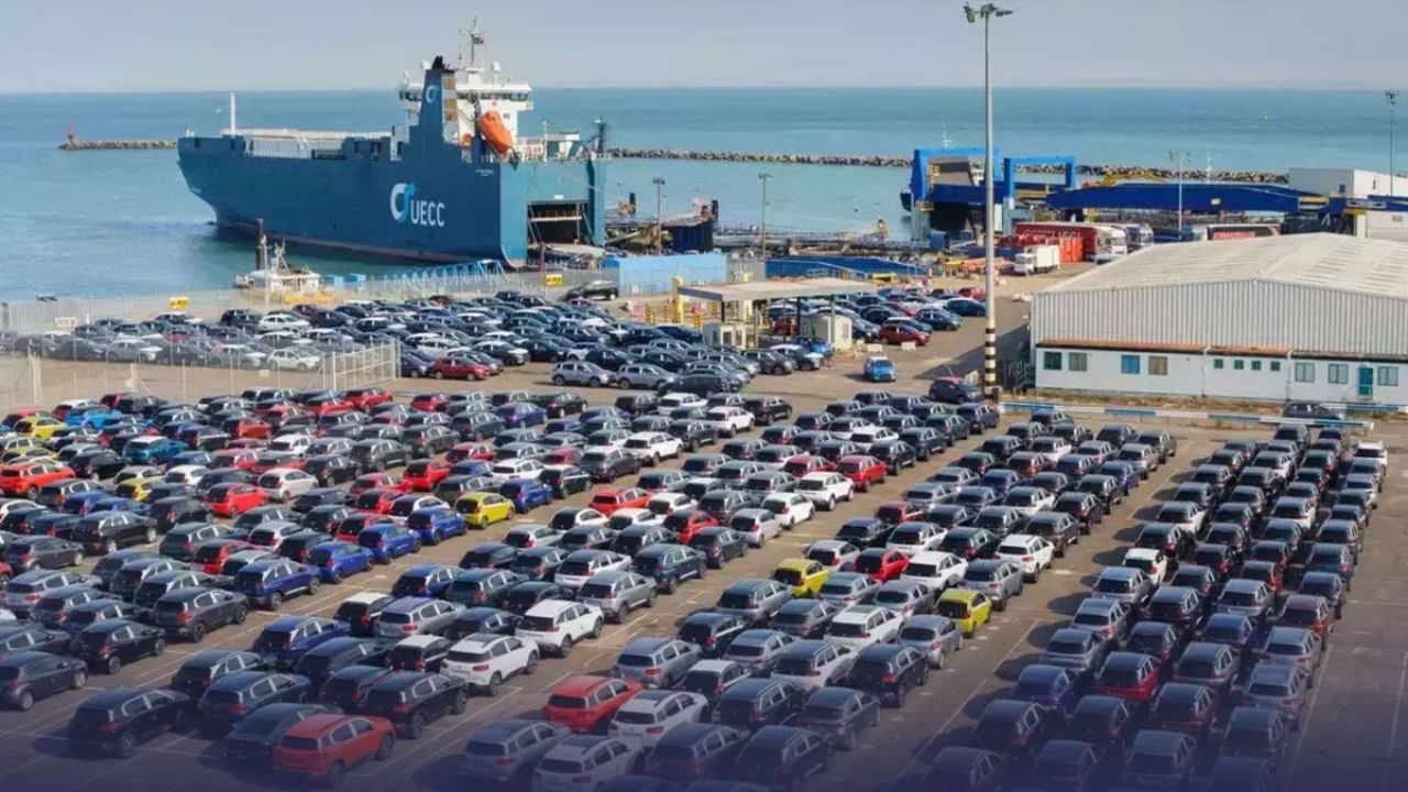 Indian Vehicle Exports Surge: भारतीय गाड्यांची परदेशात धूम! एप्रिल-जुलैच्या निर्यातीत मोठी झेप, ‘या’ आकड्यांनी वेधलं लक्ष