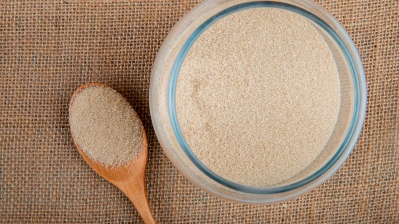 इसबगोल केवळ पोट स्वच्छ करत नाही, तर त्यातील विद्राव्य फायबर खराब कोलेस्ट्रॉल नियंत्रित करण्यासही मदत करते. याचा अर्थ ते हृदयासाठी अत्यंत फायदेशीर आहे.