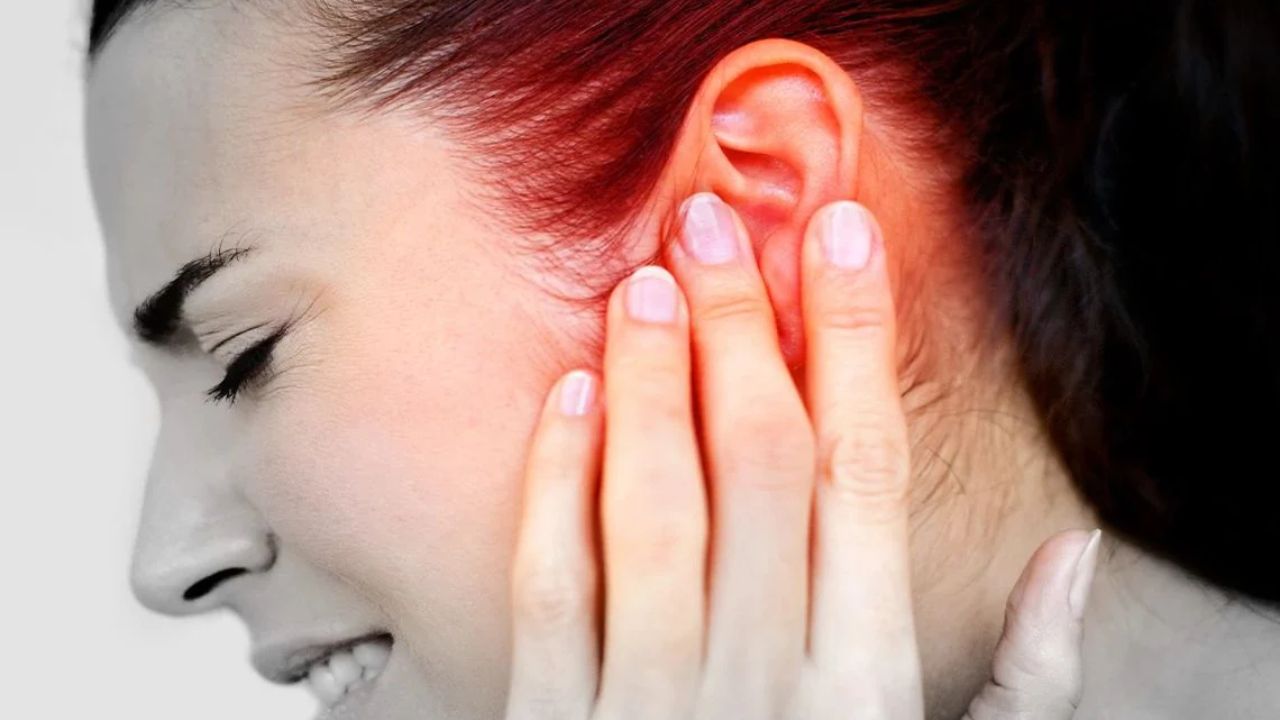 Itchy Ears After Bathing: कानात सतत खाज येण्यामागे असू शकतात ही कारणं; डॉक्टरांचा सल्ला महत्त्वाचा