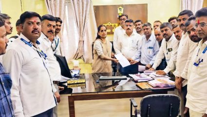 Jalgaon News: ग्रामरोजगार सेवकांचा एल्गार! २४ महिन्यांचे थकीत मानधनासाठी कामबंद आंदोलनाचा इशारा