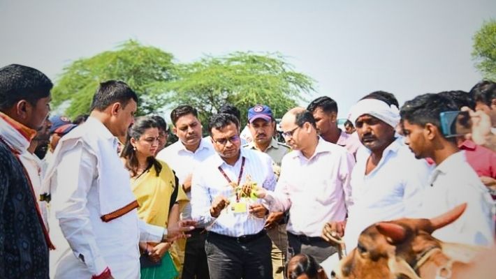 Drought News : शेतात जाऊन केंद्रीय पथकाने पाहिली पिकांची अवस्था; शेतकऱ्यांनी मांडल्या अडचणी, शेतकऱ्यांना काय मदत मिळणार?