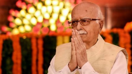 भारताचे माजी उपपंतप्रधान लालकृष्ण अडवाणी यांची प्रकृती बिघडली; रुग्णालयात केले दाखल