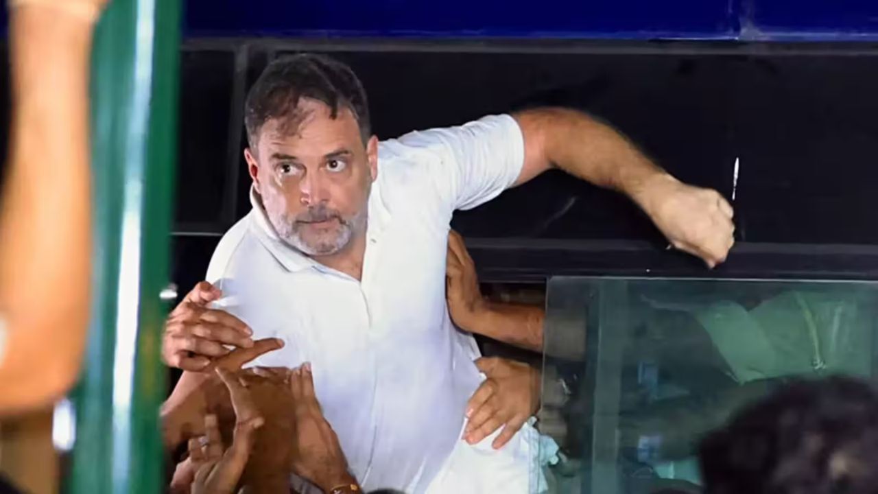 INDIA Alliance Delhi Protest:दिल्लीत हालचालींना वेग; इंडिया’चे खासदार निवडणूक आयोगाच्या दिशेने रवाना