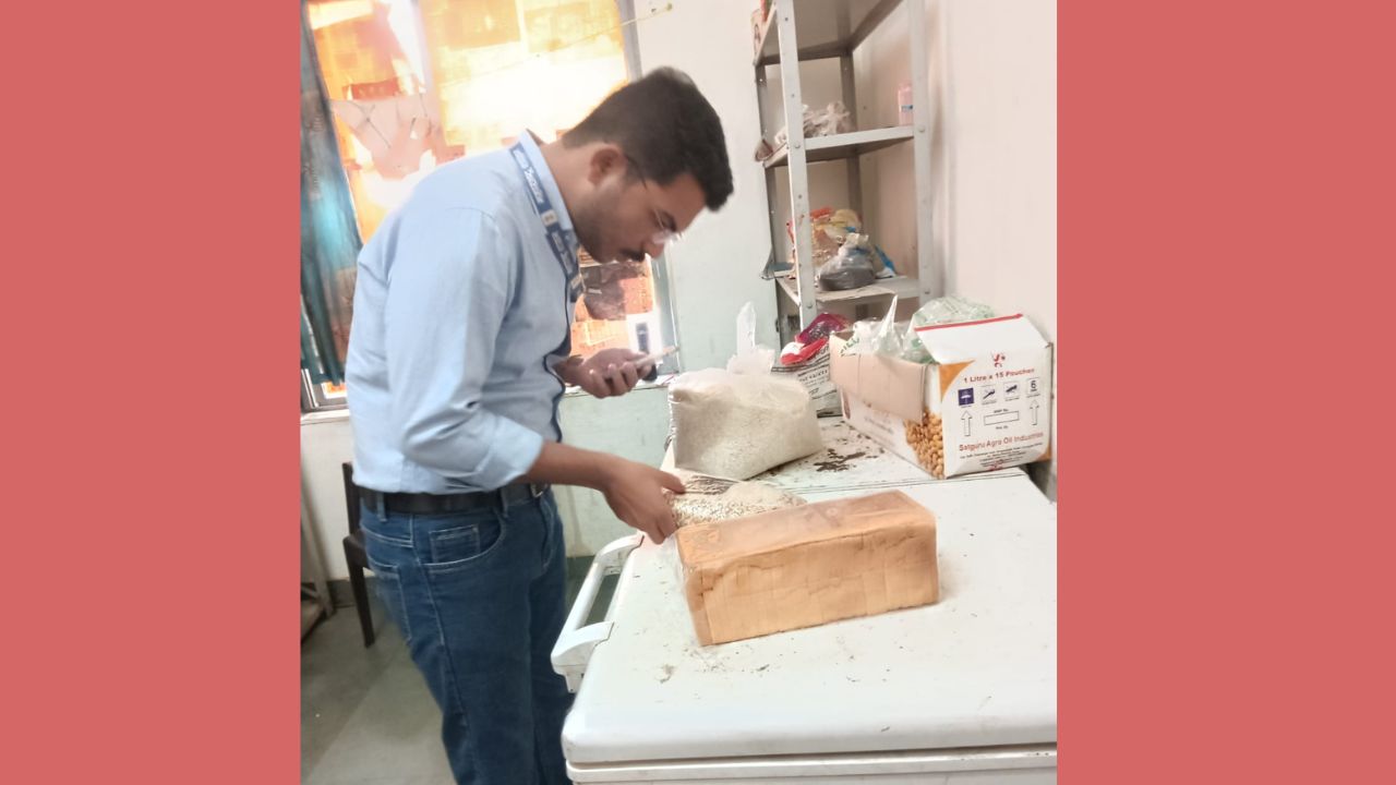 Pune University Canteen Raid: सावित्रीबाई फुले पुणे विद्यापीठात FDAची धडक कारवाई! निकृष्ट अन्नावरून कॅन्टीन चालकाला नोटीस