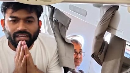 CJP Protest Live Updates:  अभिजीत, सौरव, आशुतोष कुठे आहेत?  विमानात हायव्होल्टेज ड्रामा