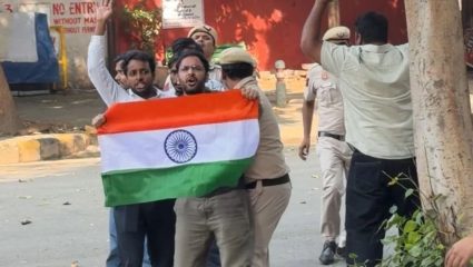 CJP Leaders Breach Jantar Mantar: आशुतोष रांका-सौरव दास यांचा गनिमी कावा; दिल्ली पोलिसांची तटबंदी भेदून थेट जंतरमंतरवर घोषणाबाजी