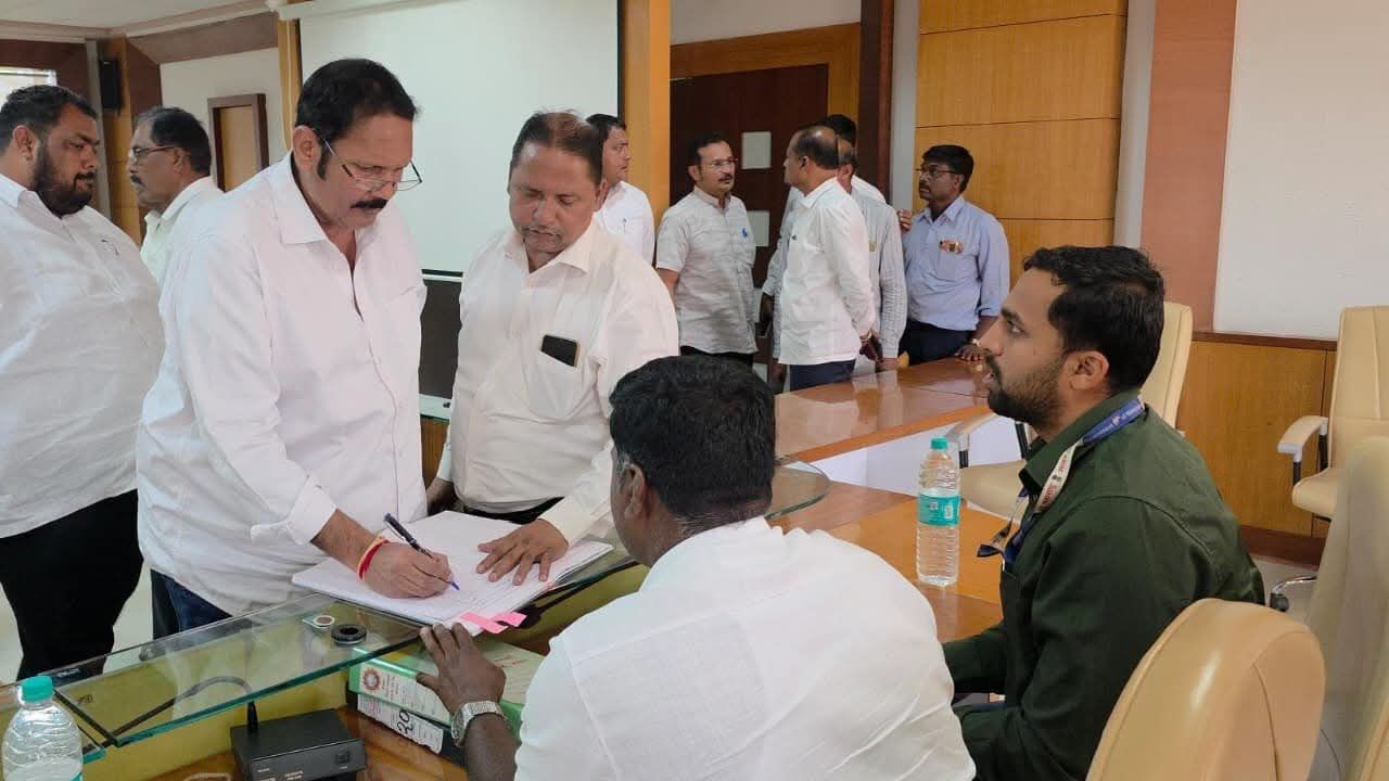 Satara DCC Bank Election: दहा वर्षांच्या निकषाचा राजकीय बॉम्ब! उदयनराजे, नितीन पाटलांची माघार; काका धुमाळांची बिनविरोध बाजी