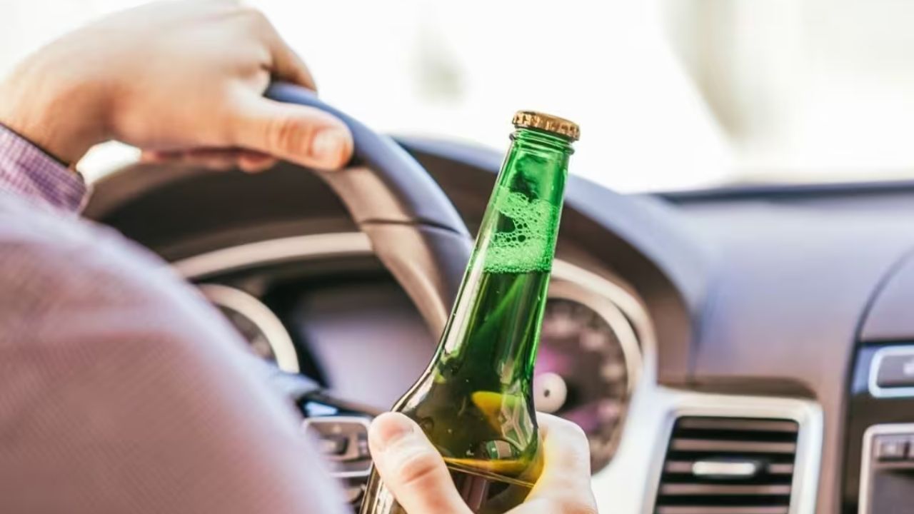 Pune Drunk and Drive: दारूच्या नशेत भरधाव कार थेट बंगल्याच्या गेटवर; गेट तोडून डस्टरचेही नुकसान
