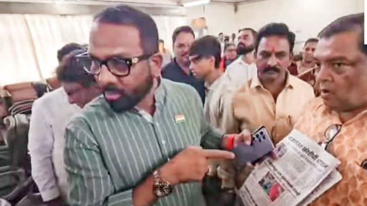 Satara Municipal Council Dispute: सातारा पालिकेत विकासकामांच्या निधीवरून वाद!; बाकड्यांवरून नगरसेवकांमध्ये जुंपली