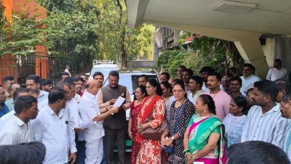 ST Employees Diwali Bonus: एसटी कर्मचाऱ्यांच्या दिवाळी भेटीचा मुद्दा ऐरणीवर; प्रताप सरनाईक यांना २० हजारांसाठी निवेदन