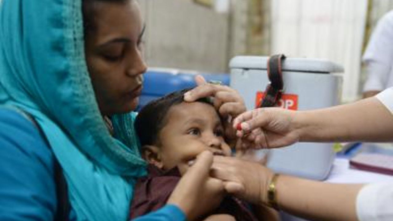 Measles vaccine : बांगलादेशात गोवराचा उद्रेक, 32 हजारांहून अधिक संशयित रुग्ण, भारताबाबत काय परिस्थिती?