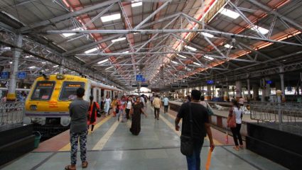 Mumbai Central Railway : सीएसएमटी ते दादरदरम्यान चार तासांच्या विशेष ब्लॉकमध्ये स्वच्छता मोहीम; 881 कर्मचाऱ्यांचा सहभाग