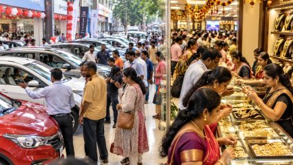 Nagpur News : सुपर संडे’ ला बाजारपेठेत धनवर्षाव ;वाहन खरेदीपासून ते सोने खरेदी ;ग्राहकांची तुफान गर्दी