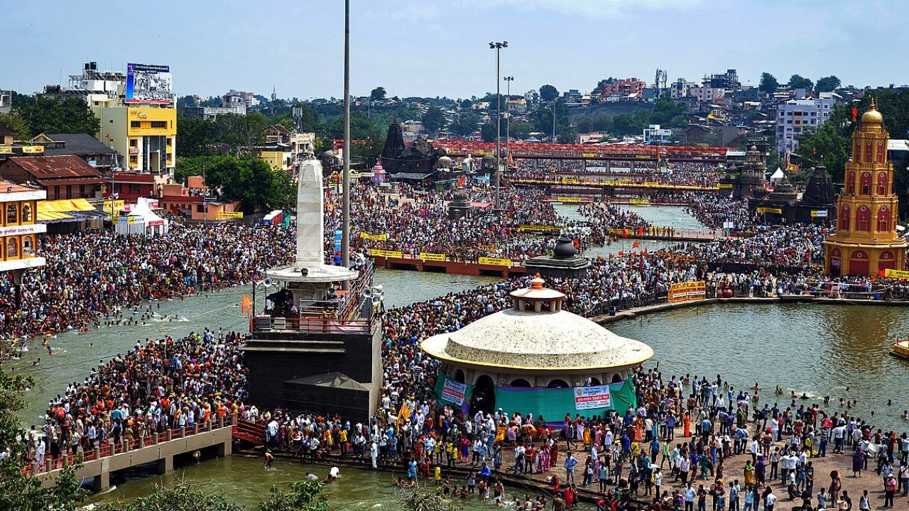 Nashik Kumbh Mela 2026: आजपासून सिंहस्थ कुंभमेळ्याचे मंगल पर्व! ध्वजारोहणाने होणार नाशिक-त्र्यंबकेश्वर कुंभमेळ्याचा शुभारंभ