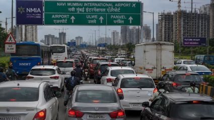 Navi Mumbai Traffic: कोपरखैरणेकर वाहतूककोंडीने हैराण! भुयारी मार्गात टेम्पो अडकतात, वाहतूक पोलिसांच्या कार्यक्षमतेवर प्रश्न