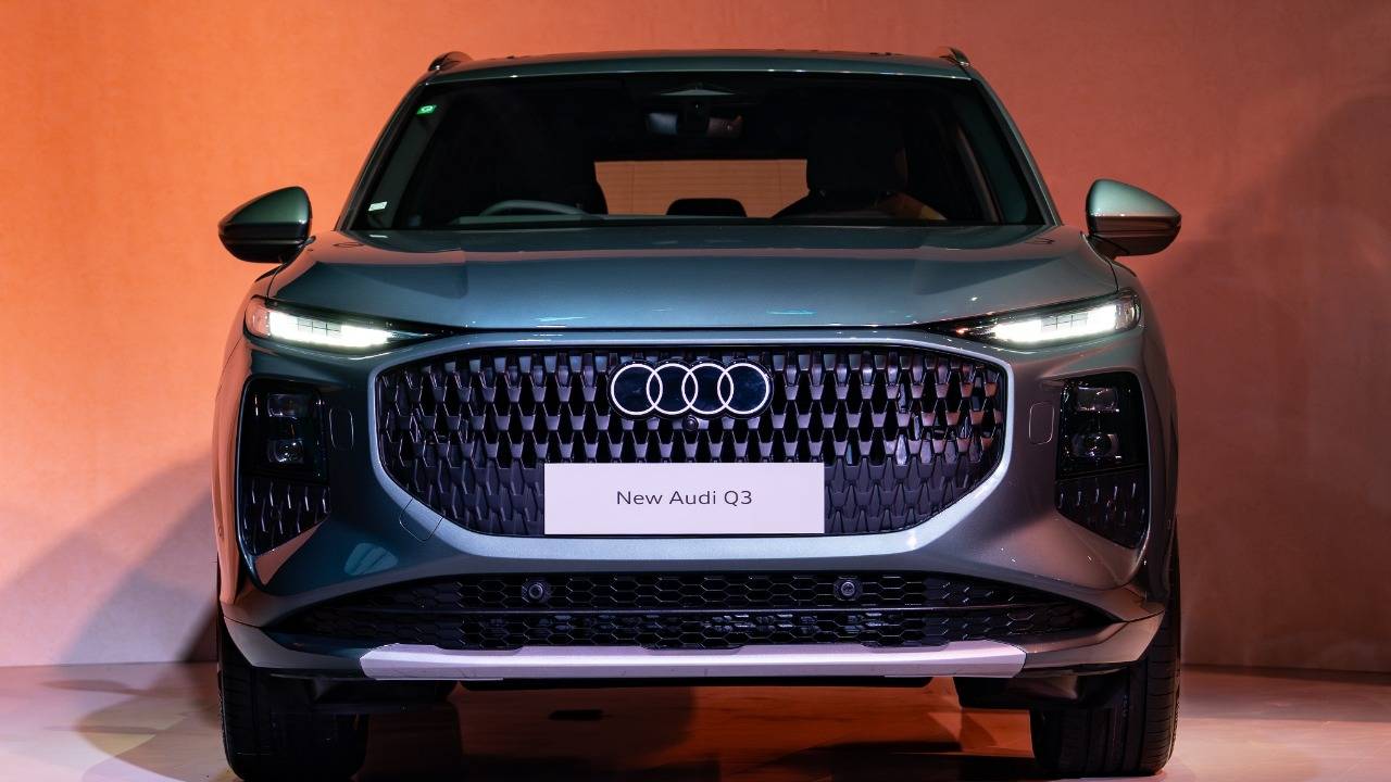 मार्केटमध्ये एकच खळबळ! Audi ने लाँच केले ‘हे’ नवीन मॉडेल; किंमत अन् फीचर्स पाहून व्हाल थक्क