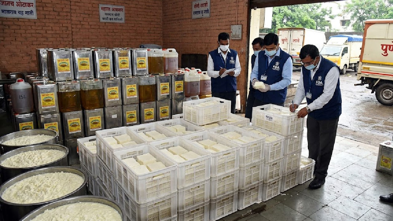 नक्की आपण खातोय काय? Pune शहरात ९ हजार किलो पनीर, ४४० किलो खवा अन्…; FDA ची धडक कारवाई