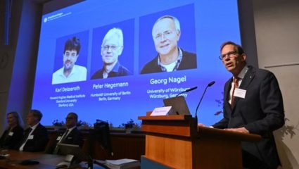 Nobel Prize 2026: विज्ञानविश्वात ऐतिहासिक क्षण! प्रकाशाने मेंदूतील पेशींवर नियंत्रण मिळवणाऱ्या 3 महान शास्त्रज्ञांना नोबेल जाहीर