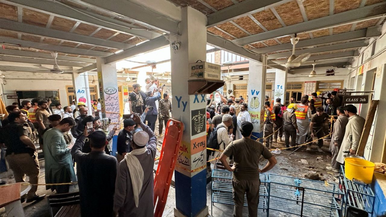 Peshawar School : पाकिस्तानच्या पेशावरमध्ये भीषण दुर्घटना; शाळेचे छत कोसळून 20 चिमुकल्यांसह शिक्षिकेचा मृत्यू, अनेक जण गंभीर जखमी