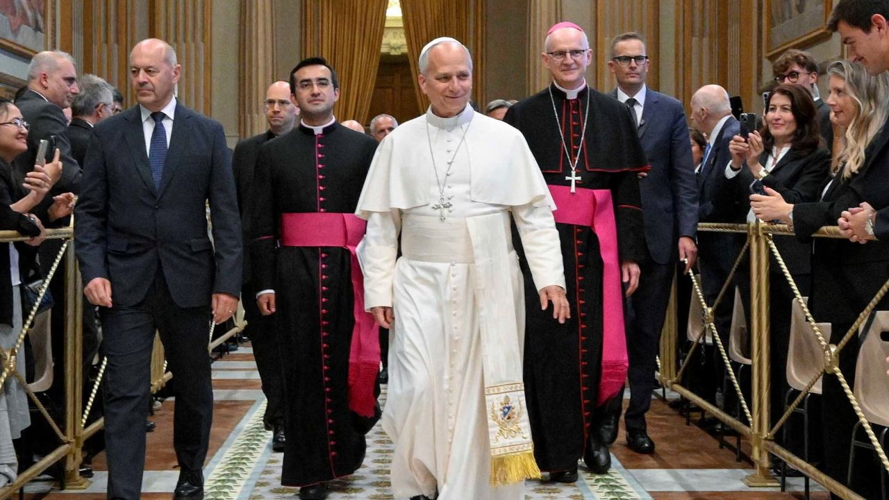 Pope Leo Health Update : पोप लिओ यांना फुफ्फुसाचा कर्करोग; शस्त्रक्रियेनंतर व्हॅटिकनने जारी केले मेडिकल बुलेटिन