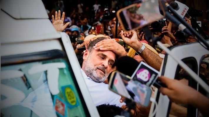Rahul Gandhi : दिल्लीत पुन्हा राडा! जंतरमंतरवर पोहोचण्याआधीच राहुल गांधींना पोलिसांनी उचललं, प्रियांका गांधींसह इतर खासदारही…