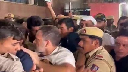Rahul Gandhi Detained : दिल्लीमध्ये हायव्होल्टेज ड्रामा; 8 तासांच्या ठिय्यानंतर राहुल गांधी, प्रियंका गांधी पोलिसांच्या ताब्यात