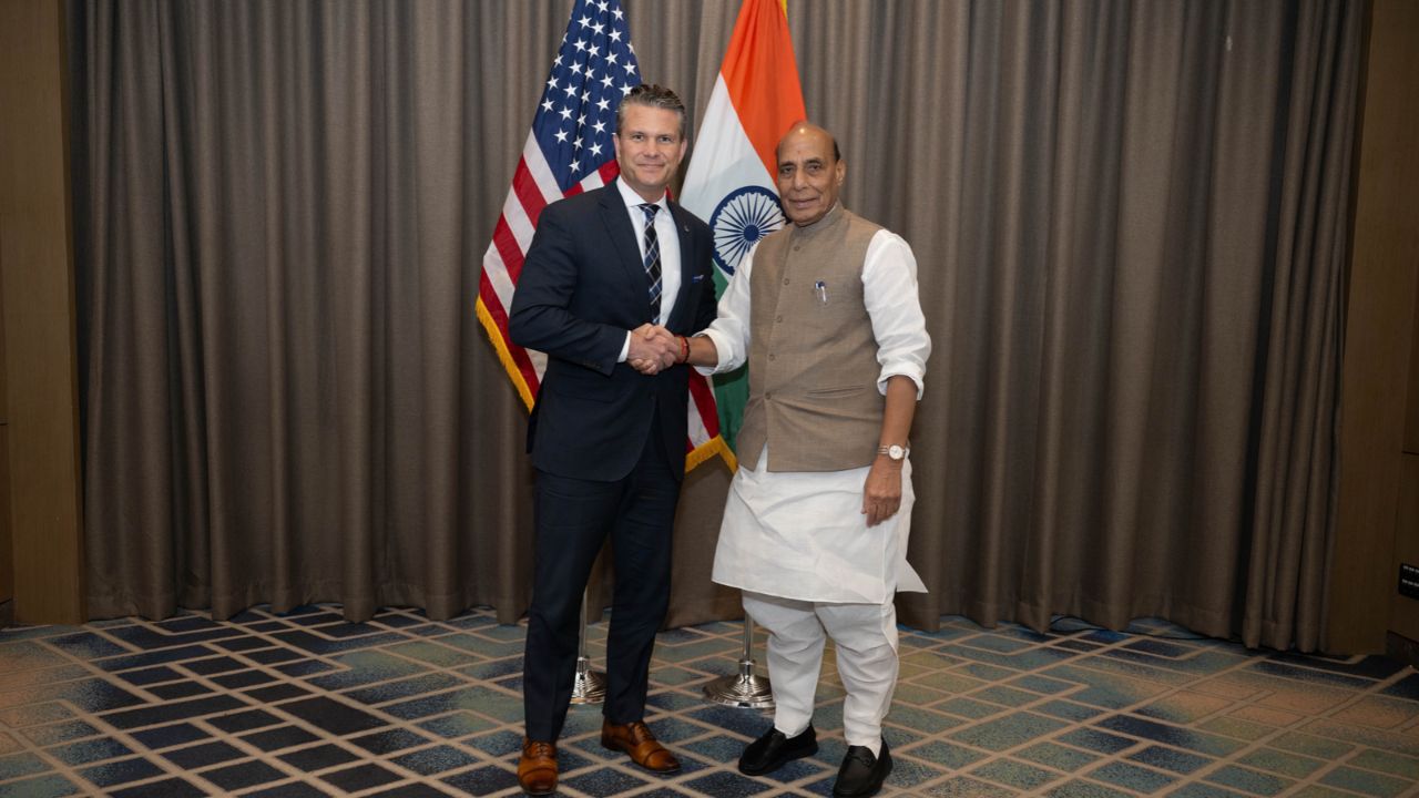 India-US Ties: भारत-अमेरिका संरक्षण संबंधांना नवी धार; फिलीपिन्समध्ये राजनाथ सिंह अन् अमेरिकन संरक्षण सचिवांची महत्त्वपूर्ण बैठक