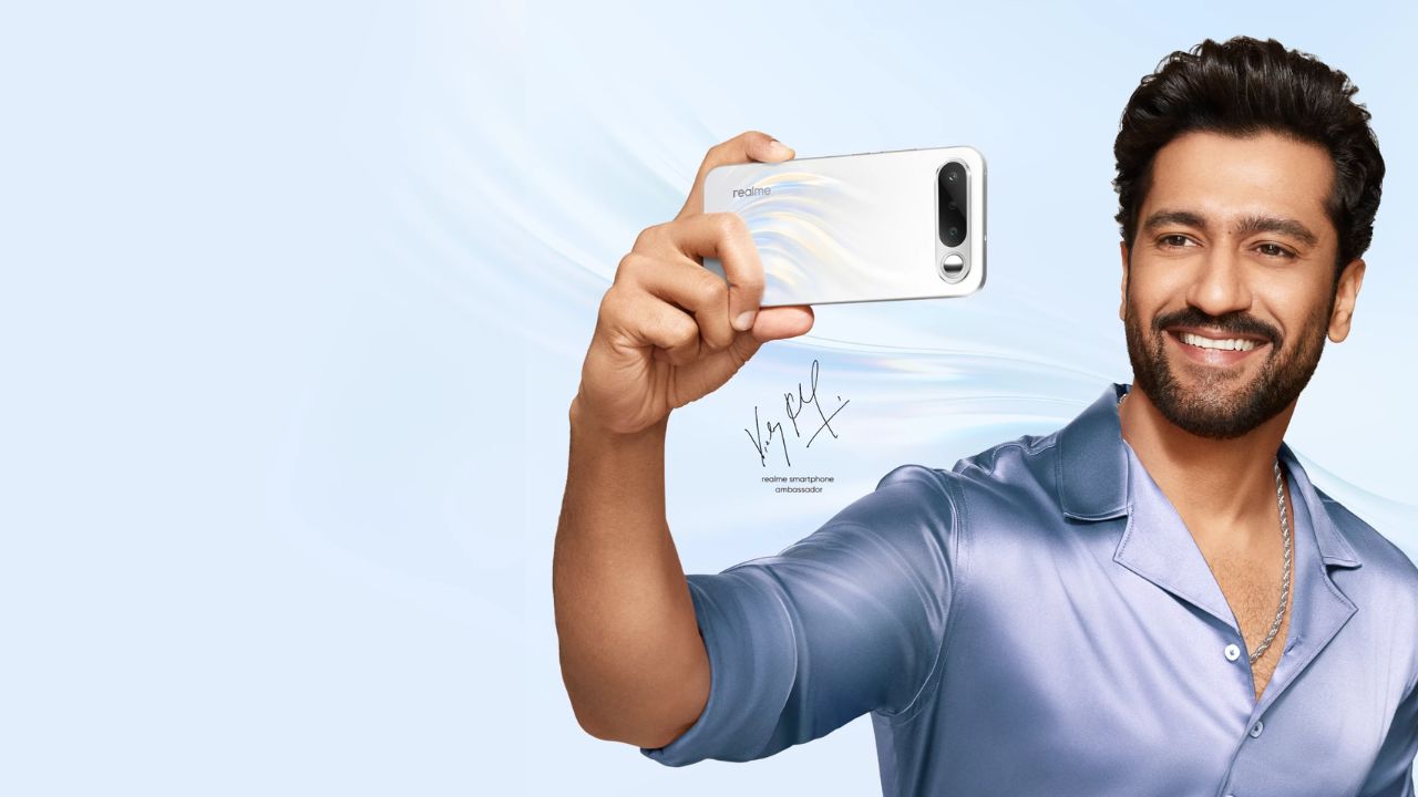 दिवाळीपूर्वीच स्मार्टफोन ग्राहकांना झटका! Realme ने पुन्हा वाढवल्या डिव्हाईसच्या किंमती, आता खरेदीसाठी मोजावे लागणार तब्बल इतके पै
