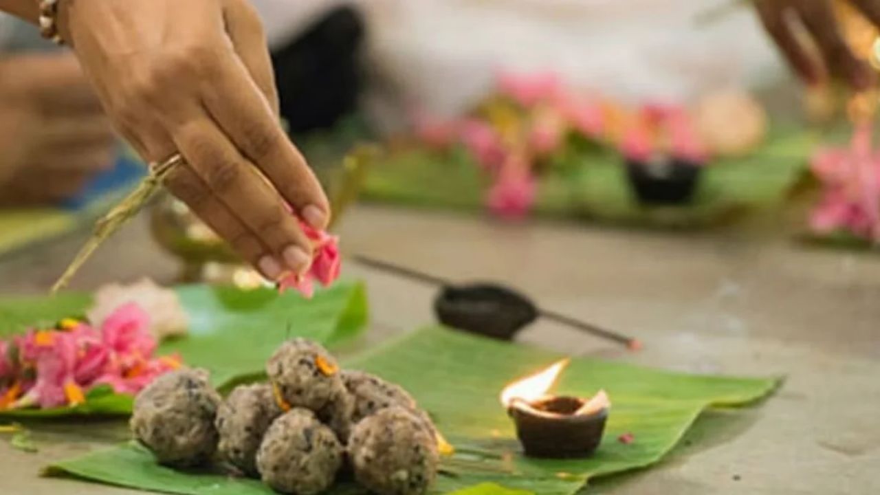 Sarva Pitru Amavasya 2026: सर्वपितृ अमावस्येला चुकूनही ‘या’ वस्तू घरात आणू नका;  नाहीतर वाढू शकतात अडचणी