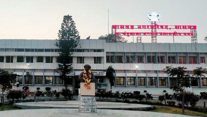 पगार न दिल्याने नगरपालिका कर्मचाऱ्याची आत्महत्येची धमकी; व्हिडिओ व्हायरल होताच काही मिनिटात पगार जमा