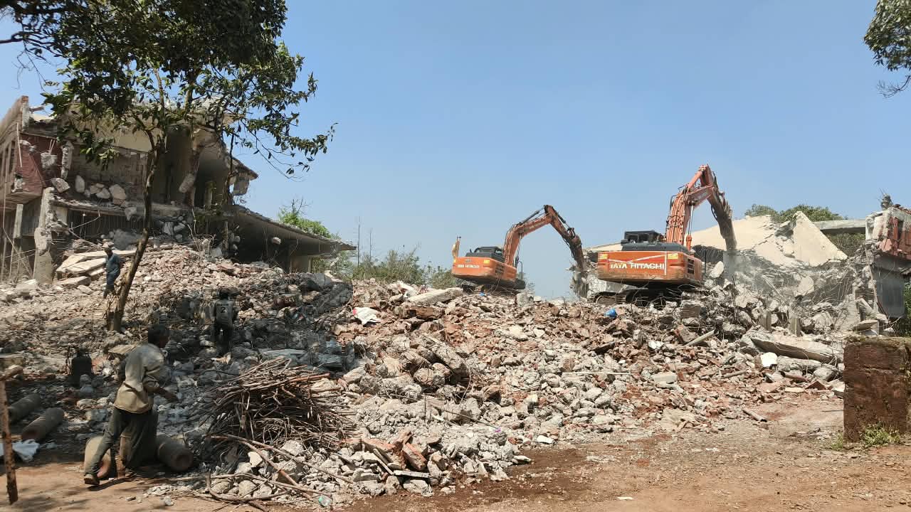 महाबळेश्वर नगरपालिका इमारतीच्या नूतनीकरणाचे काम अखेर सुरू; नगराध्यक्ष सुनील शिंदे व नगरसेवकांच्या प्रयत्नांना यश