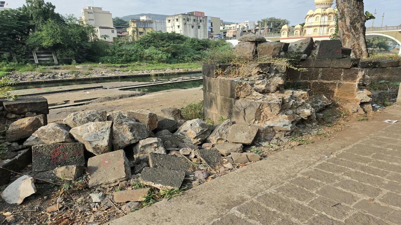 Satara News: विकासाच्या नावाखाली वाईच्या ऐतिहासिक घाटांची तोडफोड; कृष्णाकाठचा शेकडो वर्षांचा वारसा धोक्यात!
