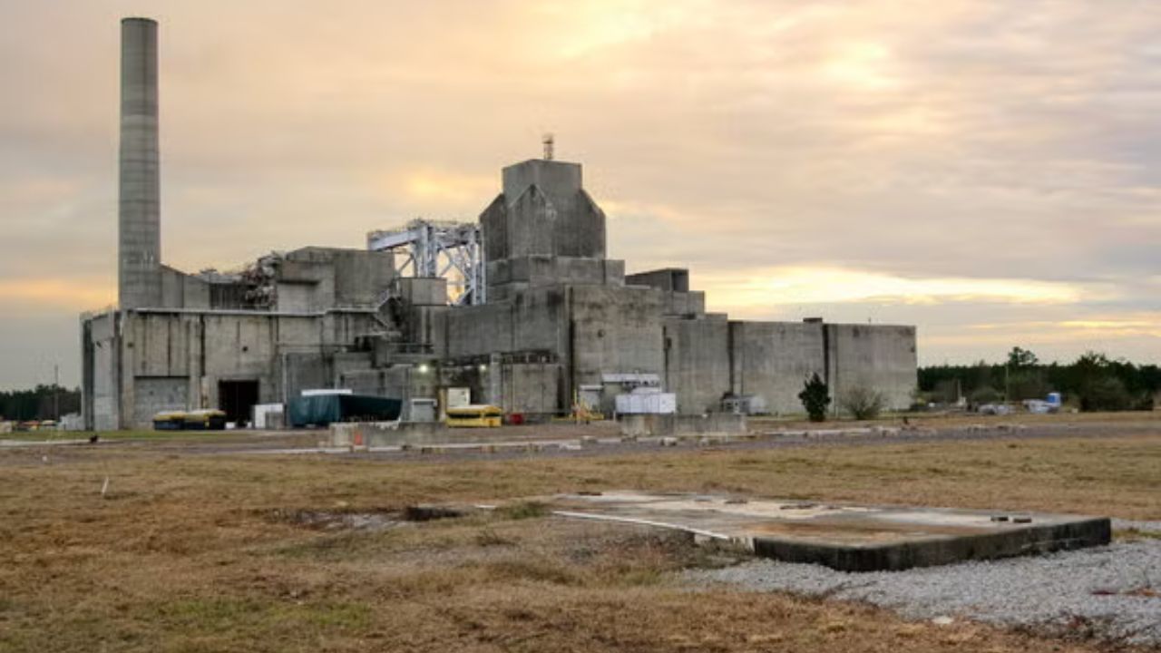 US Nuclear Lab : अमेरिकेच्या प्रमुख अणुप्रयोगशाळेत अचानक भीषण आग; आणीबाणी जाहीर, जाणून घ्या नक्की काय घडले?