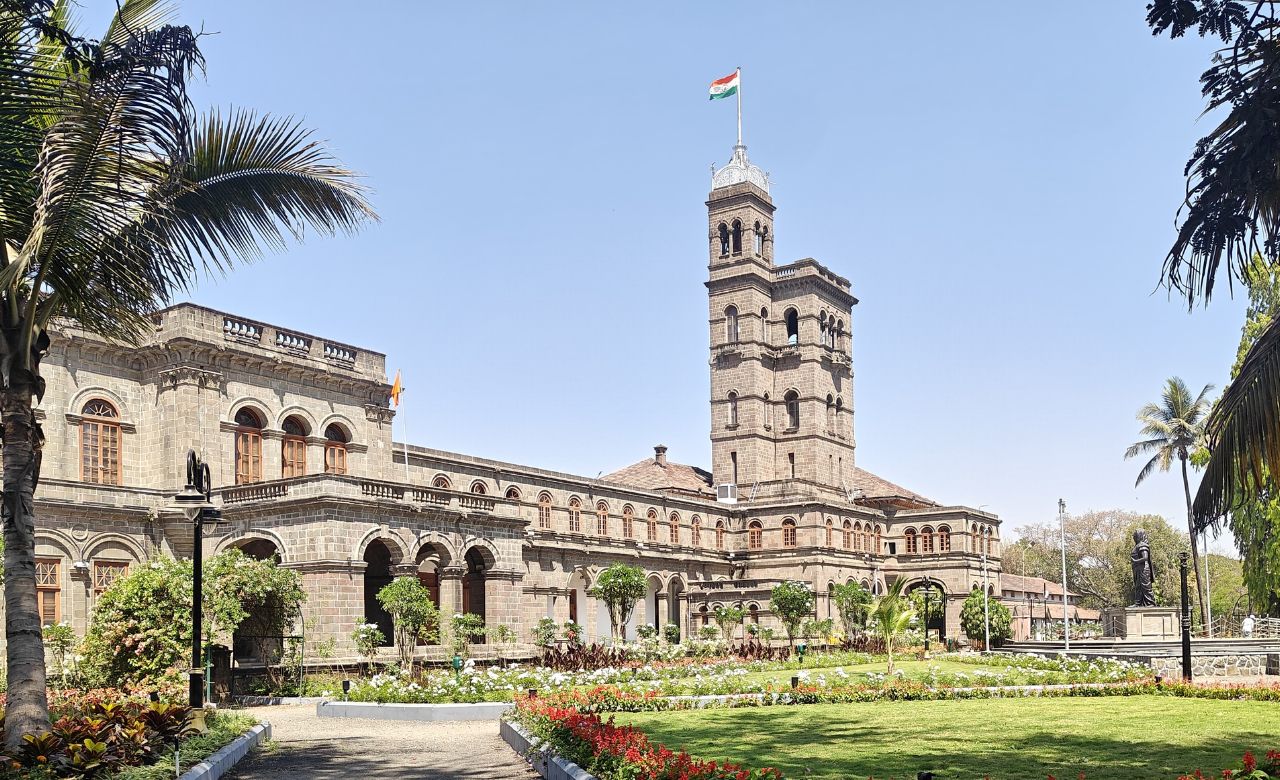 Pune University News : पुणे विद्यापीठाच्या मुलींच्या मेसममध्ये झुरळं, अळ्या आढळल्याचा आरोप; FDA कडून परवाना निलंबित