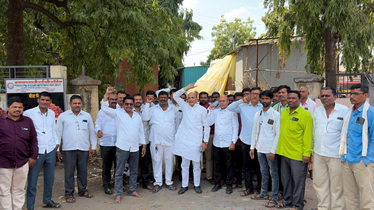 एसटी कर्मचाऱ्यांच्या सेवाज्येष्ठतेचा प्रश्न ऐरणीवर! ‘परिपत्रकांचा अर्थ समजत नसेल तर पगार कशाचा घेता?’ श्रीरंग बरगेंचा संतप्त सवाल