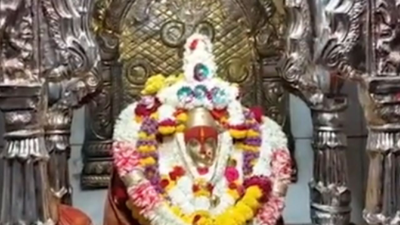 Solapur Navratri 2026: सोलापुरातील रूपा भवानी देवी मंदिर विद्युत रोषणाईने उजळले; नवरात्रोत्सवात भक्तांची मांदियाळी