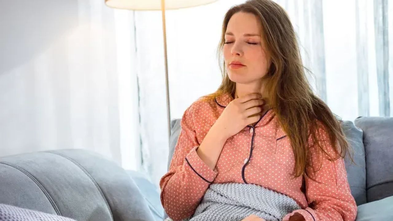 Sore Throat Home Remedies: घसा खवखवतोय, थुंकी गिळतानाही दुखतंय? ‘हे’ ५ सोपे उपाय ठरतील फायदेशीर