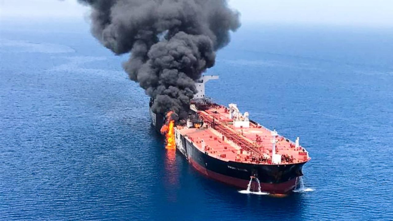 Strait Of Hormuz: होर्मुझमध्ये इराणी लष्कराचा टँकर्सवर हल्ला; डोनाल्ड ट्रम्प यांच्या ‘अशा’ दाव्यानंतर मध्यपूर्वेत पुन्हा भडका