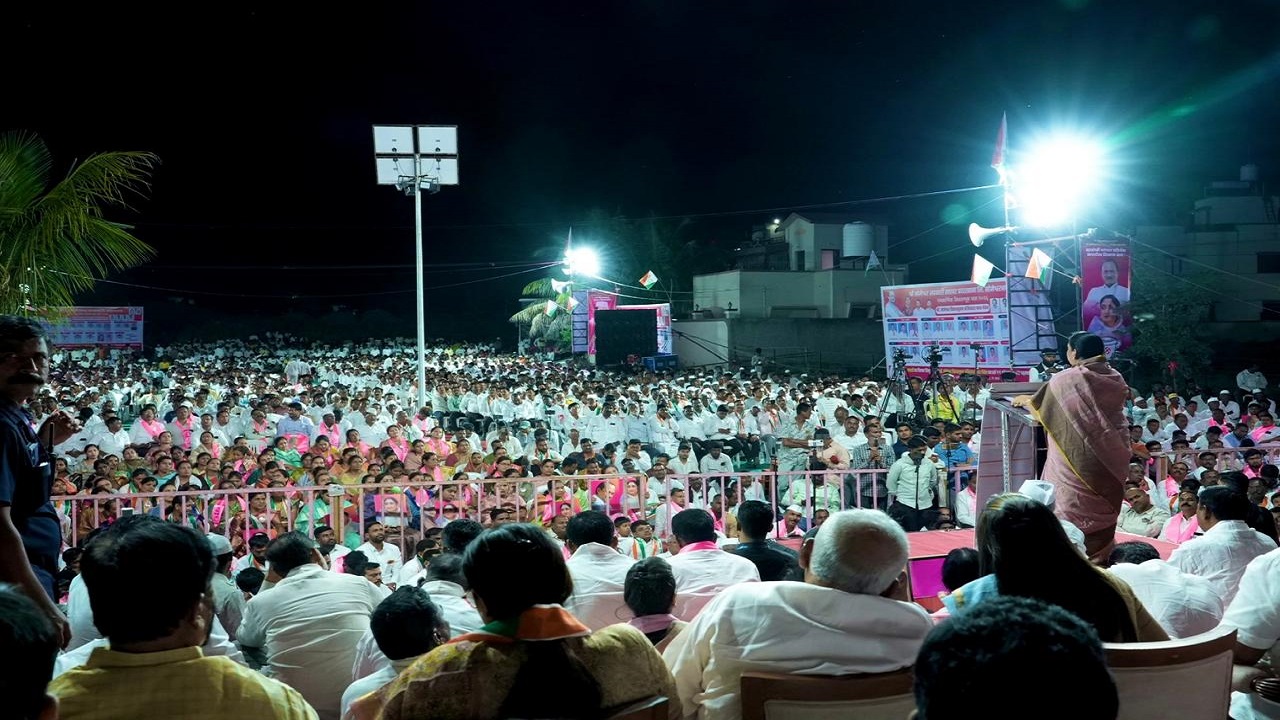 ‘अजितदादांची अपूर्ण स्वप्ने पूर्ण करण्यासाठी सोमेश्वरच्या सभासदांनी साथ द्यावी’; सुनेत्रा पवारांचे भावनिक आवाहन