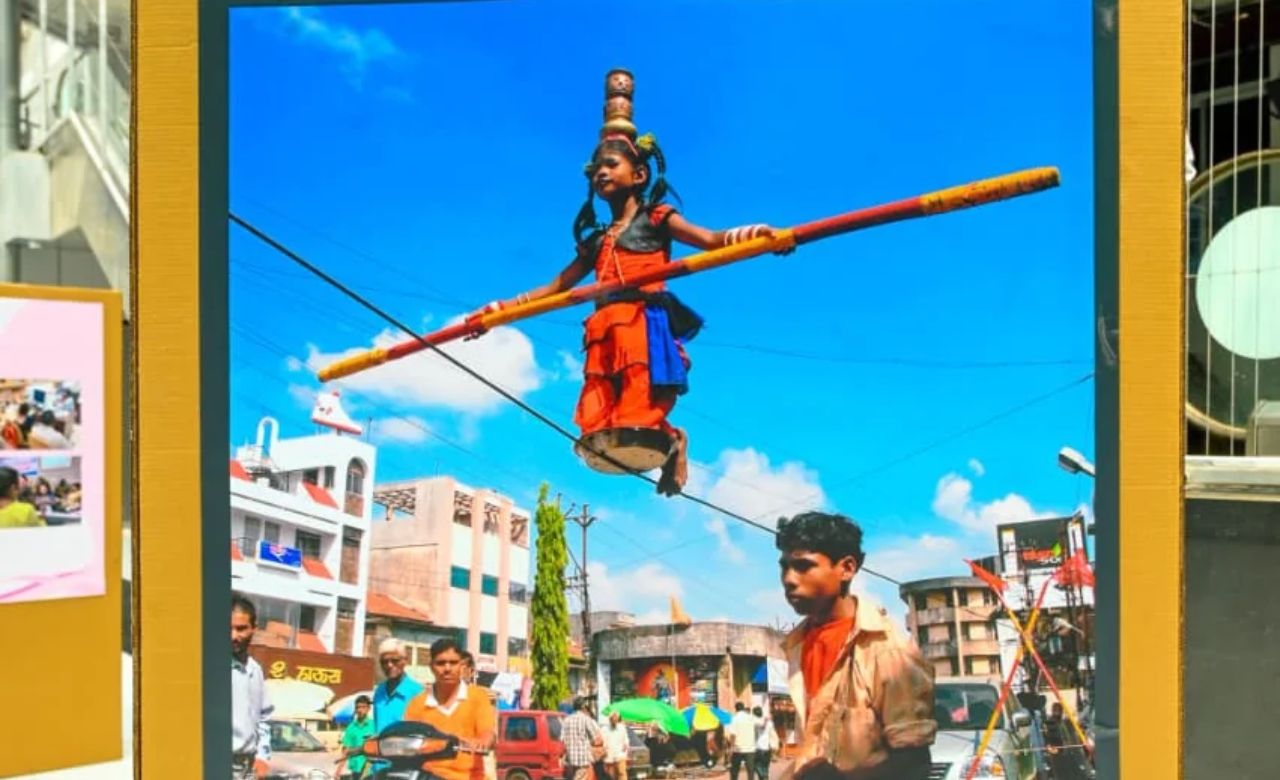 Ujedachya Vatevar Exhibition : उजेडाच्या वाटेवर ! महिलांचा संघर्ष,कर्तृत्व आणि स्वप्नांचा प्रवास उलगडणारे अनोखे छायाचित्र प्रदर्शन