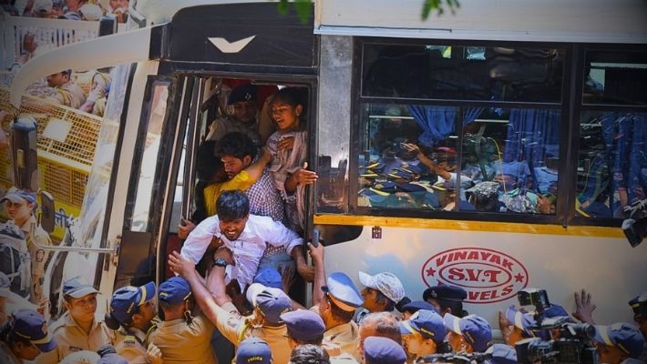 Tribal Students Protest : आदिवासी विद्यार्थ्यांच्या आंदोलनावरून काँग्रेसने सरकारला घेरलं, आदिवासी विद्यार्थ्यांचा लढा पेटला!