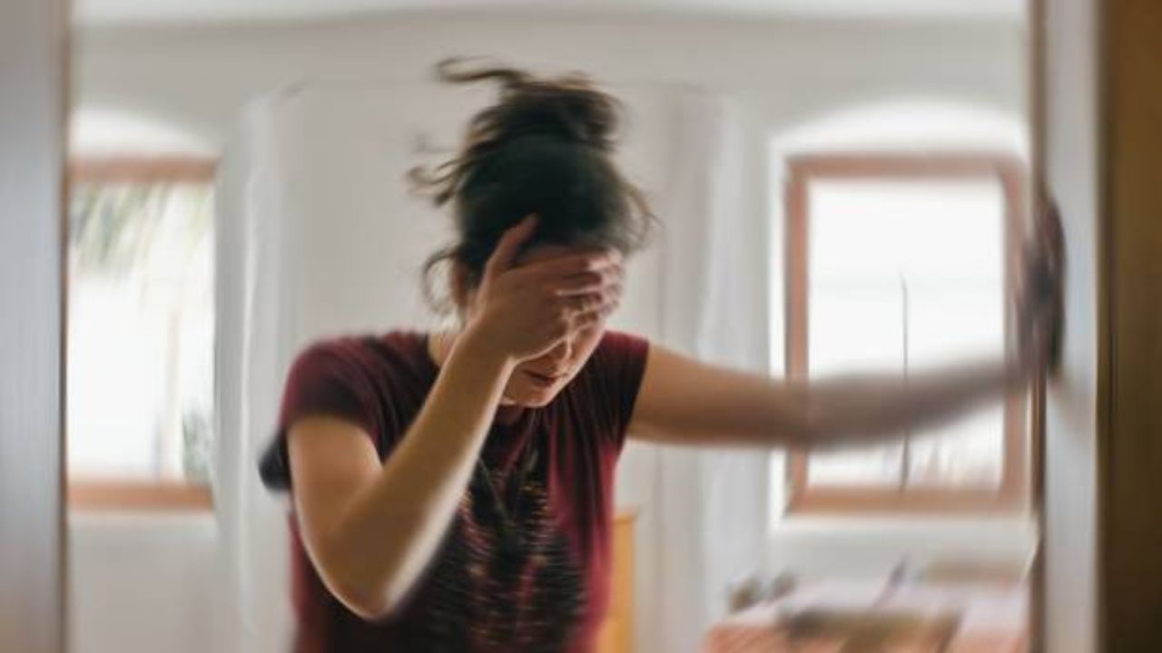 Brain Stroke: अपुरी झोप आणि झोपण्याच्या अनियमित वेळेमुळे स्ट्रोकचा धोका वाढू शकतो का? जाणून घ्या तज्ज्ञांनी दिलेली सविस्तर माहिती