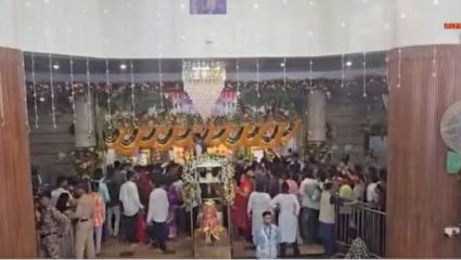 Virar News: विरारच्या जीवदानी मंदिरात नवरात्रोत्सवाचा उत्साह; देवीच्या दर्शनासाठी भाविकांची धाव