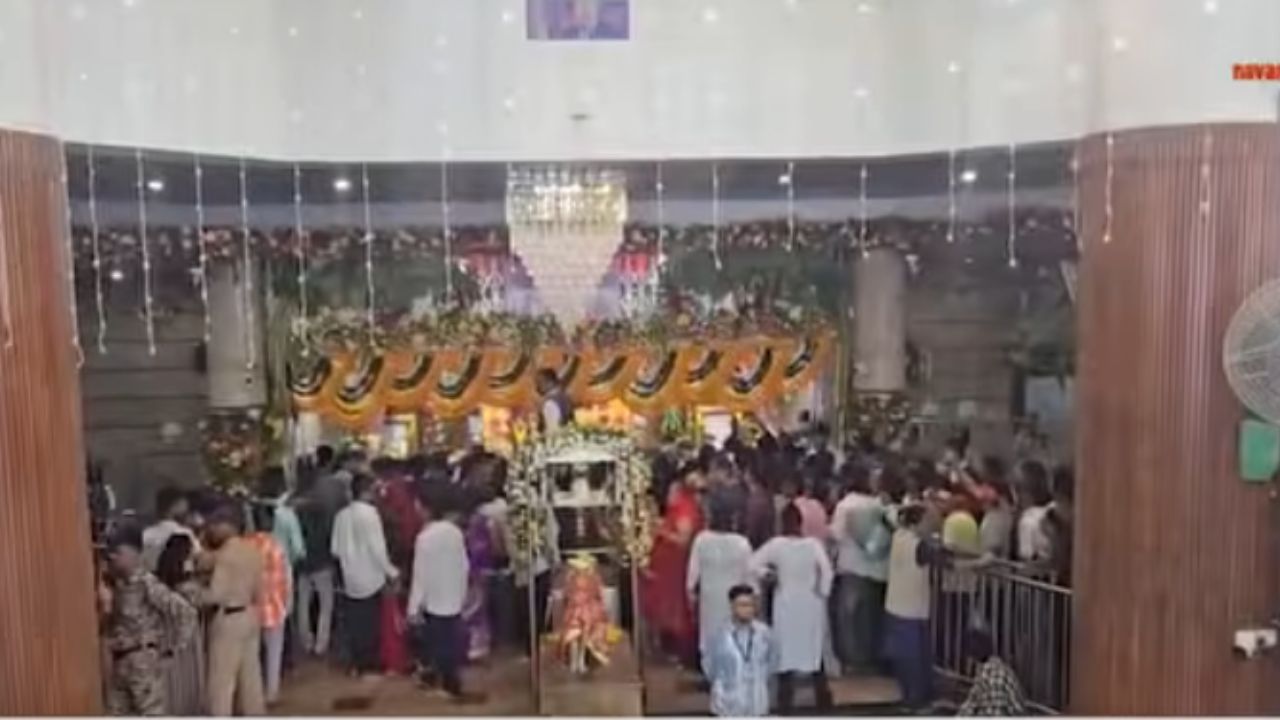 Virar News: विरारच्या जीवदानी मंदिरात नवरात्रोत्सवाचा उत्साह; देवीच्या दर्शनासाठी भाविकांची धाव