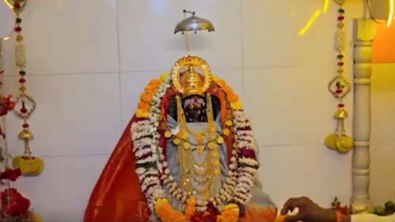 Buldhana News: तब्बल १६५० अखंड नंदादीपांच्या प्रकाशाने सवचे जगदंबा मंदिर उजळून निघाले