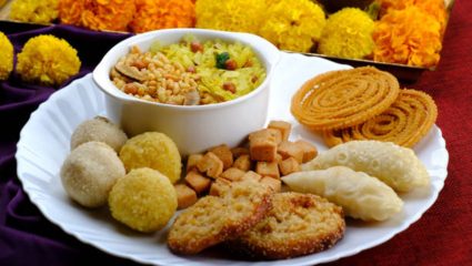 Diwali 2026: परंपरेची चव आणि घरगुती स्वाद! दिवाळीतील फराळात बनवा ‘हे’ खास पदार्थ