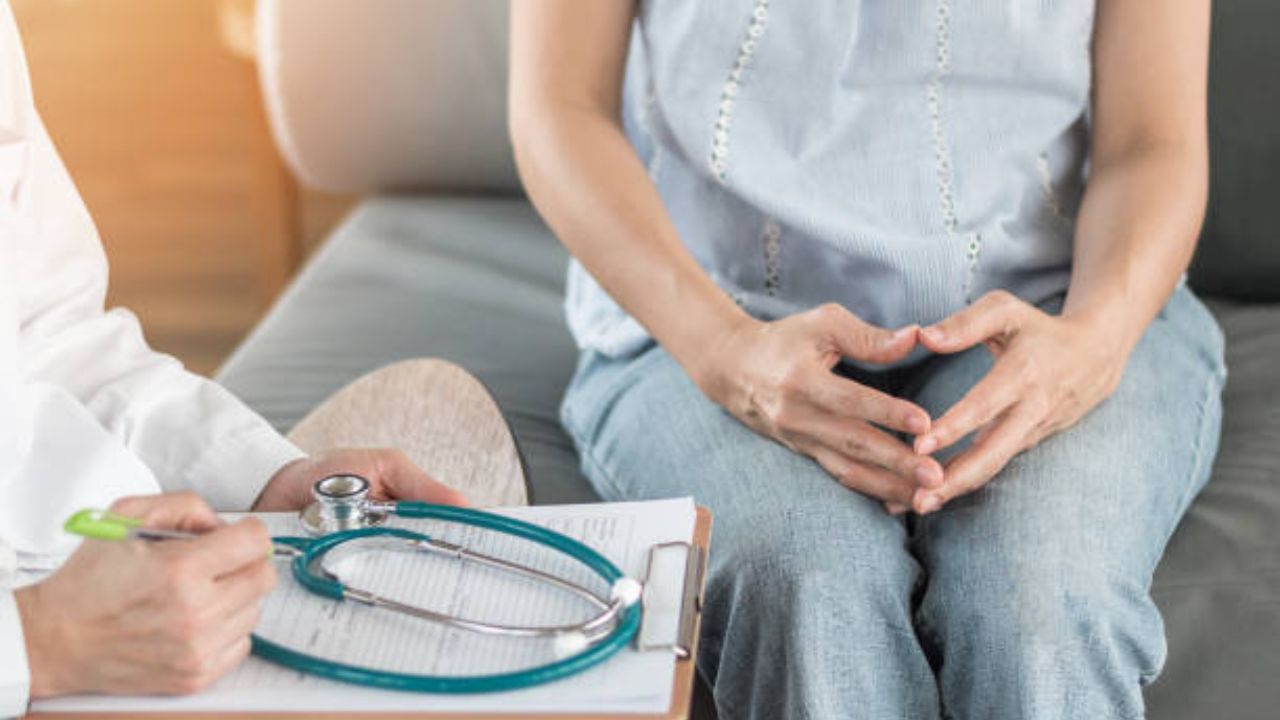 Menopause: वयाच्या तिशीनंतर महिलांच्या शरीरात होतात ‘हे’ मोठे बदल, रजोनिवृत्तीच्या काळात स्वतःच्या आरोग्याची घ्या योग्य काळजी